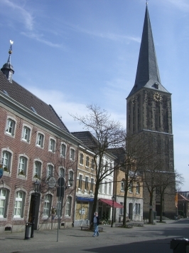 Viersen-Süchteln : Hochstraße und Kath. Pfarrkirche St. Clemens